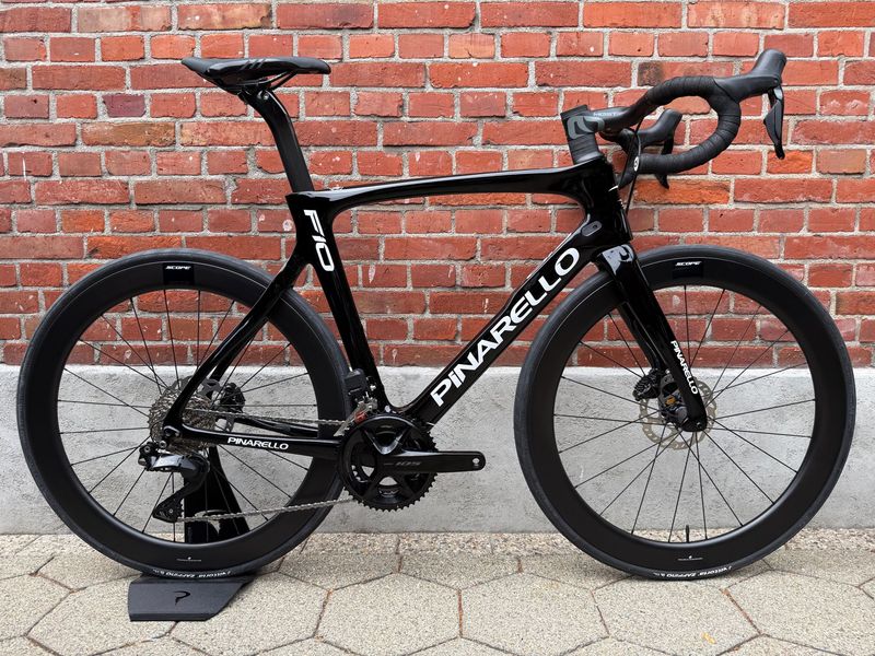 Pinarello Dogma Shimano 105 Di2 2024 Road & Gravel d'occasion