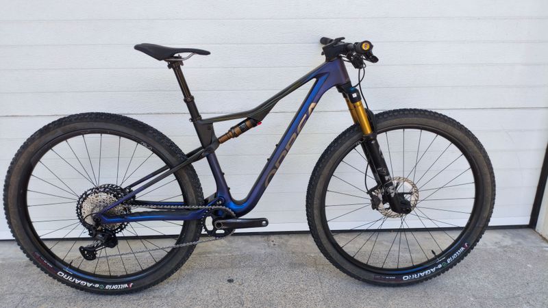 Gebrauchtes Orbea OIZ M-PRO 2024 2024 Mountainbike, Violett, 29 — Bild 1 von 7
