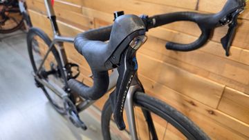Trek Émonda SL 6 Pro 2018 2018 Road & Gravel usato, Grigio chiaro — immagine 8 di 13