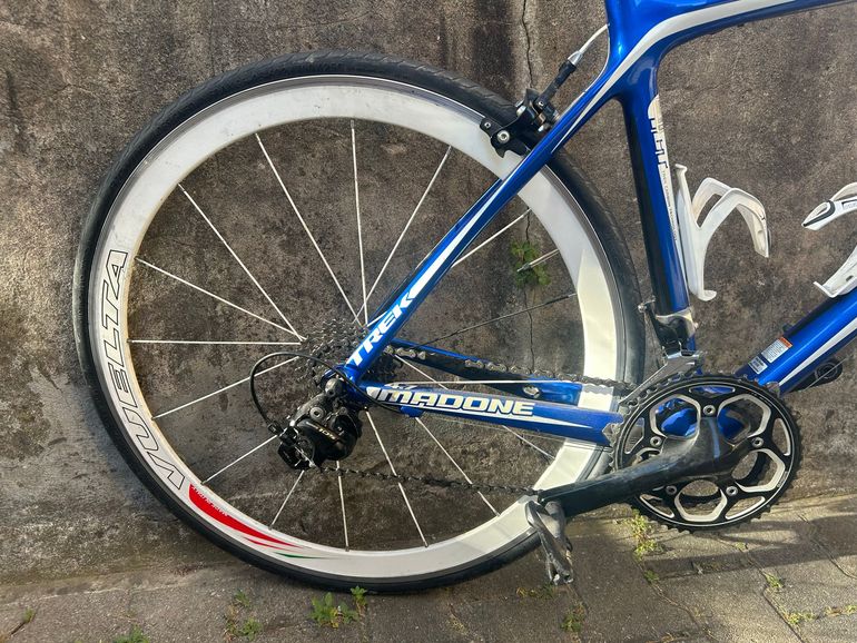 Used Trek Madone Shimano 105 2018 Road & Gravel, Blue — image 3 of 10