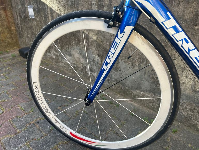 Used Trek Madone Shimano 105 2018 Road & Gravel, Blue — image 7 of 10