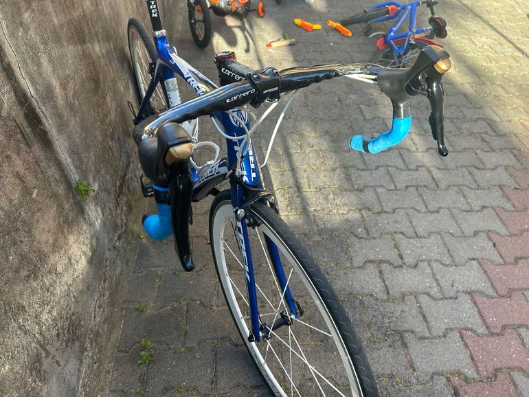 Used Trek Madone Shimano 105 2018 Road & Gravel, Blue — image 6 of 10