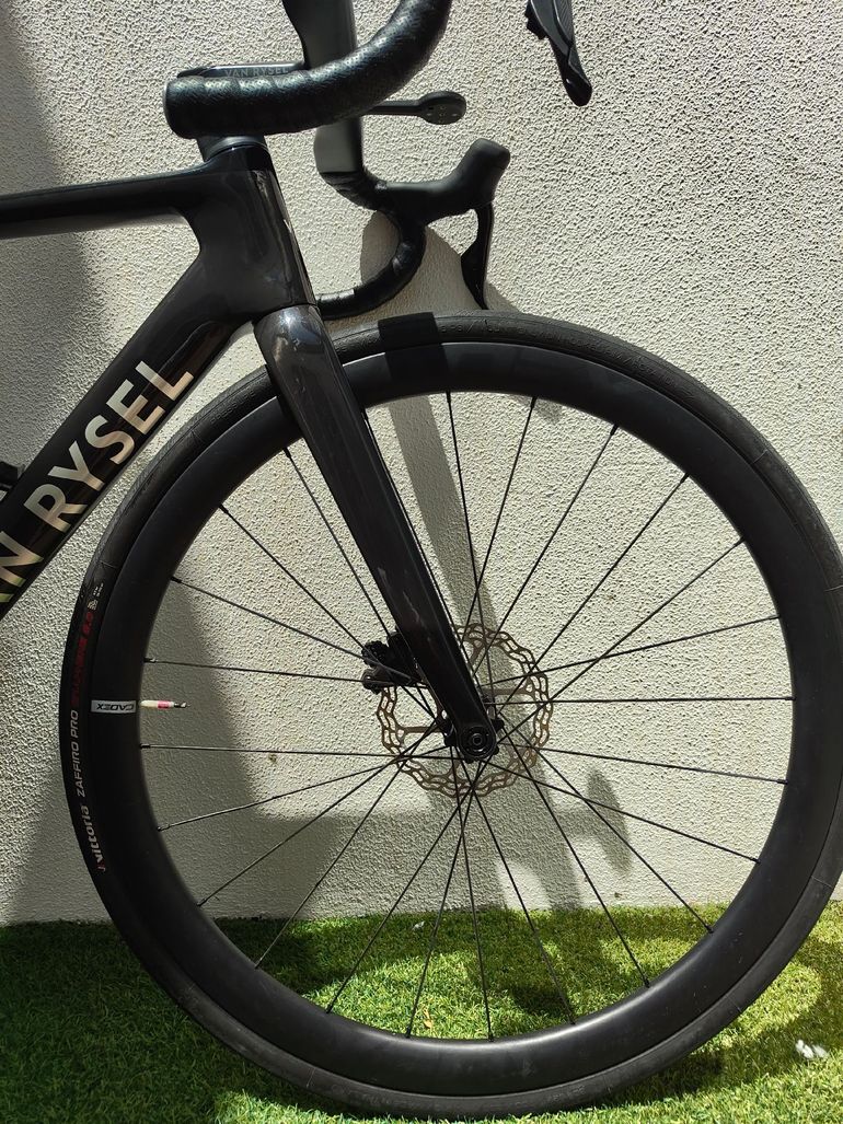 Van rysel RCR-R PRO TEAM DURA ACE DI2 SIGNATURE 2025 2025 Road & Gravel d'occasion — image 4 sur 8
