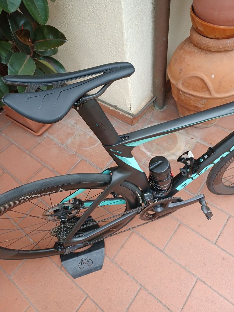 Used Bianchi Oltre PRO Ultegra Di2 2023 2023 Road & Gravel, Black — image 2 of 9