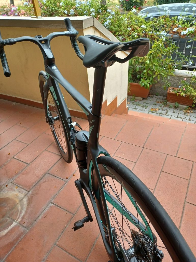 Used Bianchi Oltre PRO Ultegra Di2 2023 2023 Road & Gravel, Black — image 1 of 9