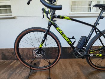 Tweedehands Cloot 700 x Custom Shimano Claris 2023 Road & Gravel — afbeelding 2 van 14