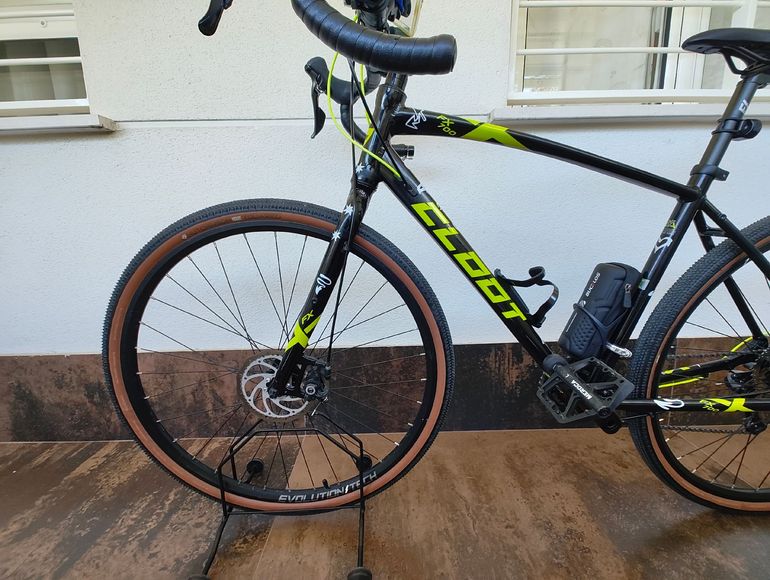 Tweedehands Cloot 700 x Custom Shimano Claris 2023 Road & Gravel — afbeelding 2 van 14
