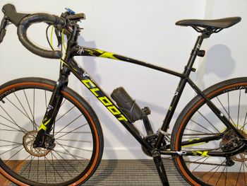 Tweedehands Cloot 700 x Custom Shimano Claris 2023 Road & Gravel — afbeelding 5 van 14