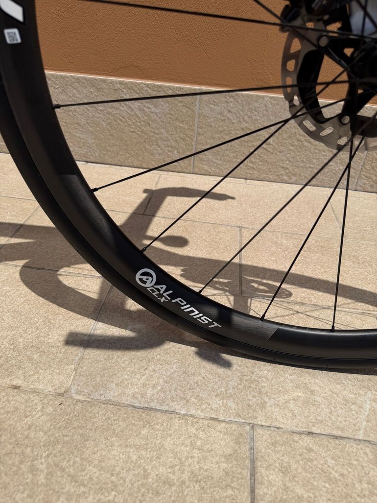 Used Specialized S-Works Tarmac SL8 - Shimano Dura-Ace Di2 2026 2026 Road & Gravel, White — image 7 of 9