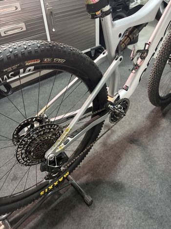 Orbea Oiz Sram Eagle Transmission XX SL 2021 Mountainbike usato, Grigio chiaro — immagine 9 di 11