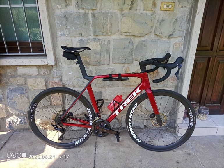 Used Trek Madone SL 5 Gen 8 2027 2027 Road & Gravel, Red — image 1 of 3
