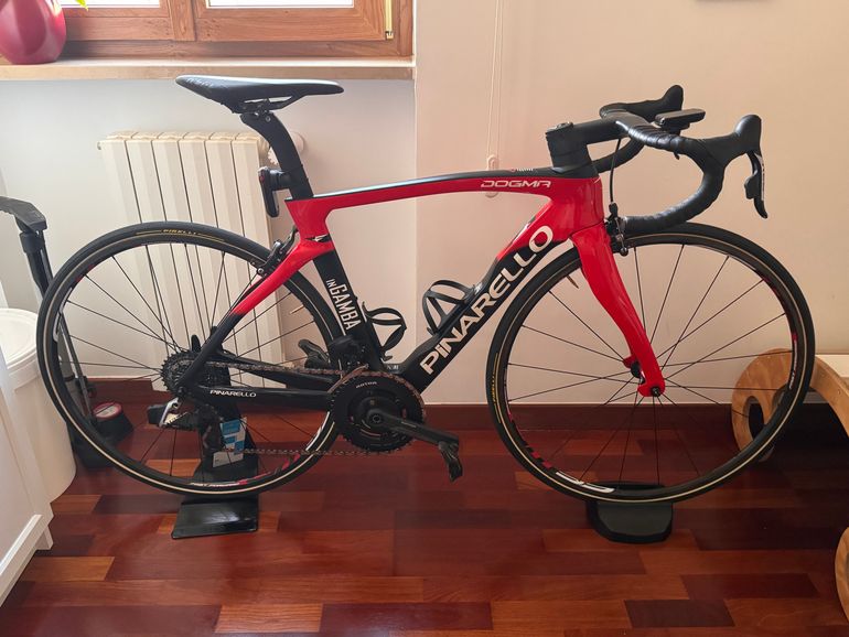 Tweedehands Pinarello DOGMA F RED ETAP AXS Rim 2024 2024 Road & Gravel — afbeelding 2 van 15