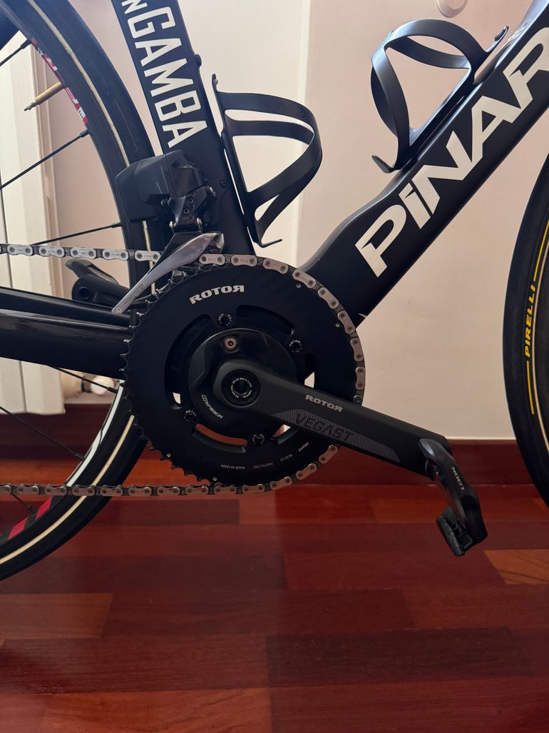 Tweedehands Pinarello DOGMA F RED ETAP AXS Rim 2024 2024 Road & Gravel — afbeelding 3 van 15