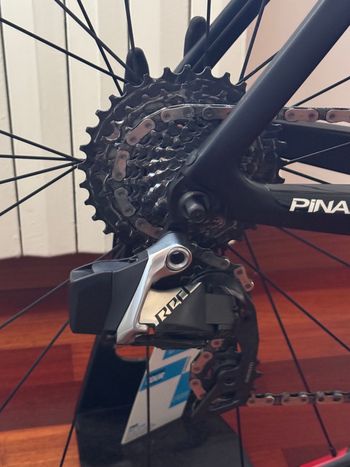 Tweedehands Pinarello DOGMA F RED ETAP AXS Rim 2024 2024 Road & Gravel — afbeelding 5 van 15