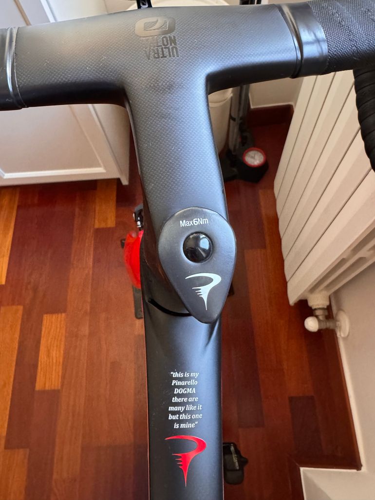 Tweedehands Pinarello DOGMA F RED ETAP AXS Rim 2024 2024 Road & Gravel — afbeelding 10 van 15
