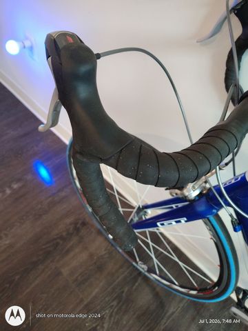 Używany GT Custom Shimano Sora 2012 Road & Gravel — zdjęcie 11 z 17