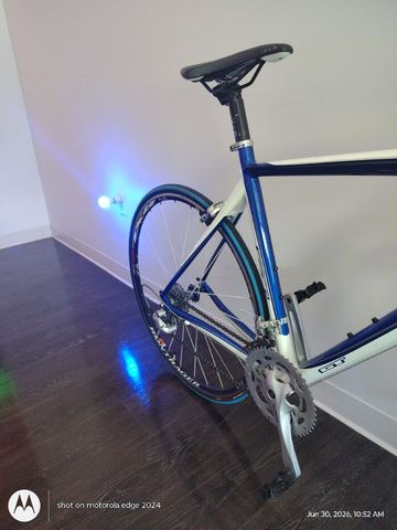 Używany GT Custom Shimano Sora 2012 Road & Gravel — zdjęcie 3 z 17