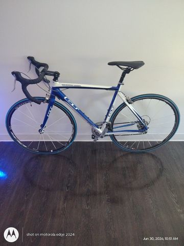 Używany GT Custom Shimano Sora 2012 Road & Gravel — zdjęcie 16 z 17