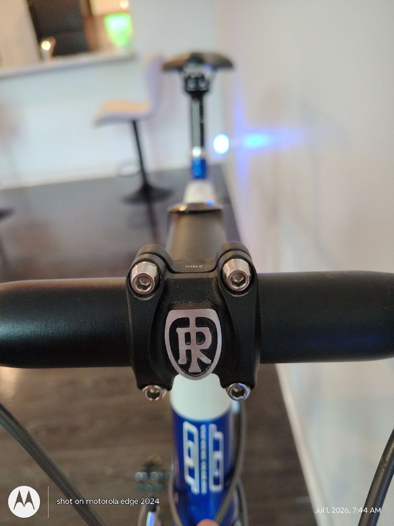Used GT Custom Shimano Sora 2012 Road & Gravel, Blue — image 8 of 17