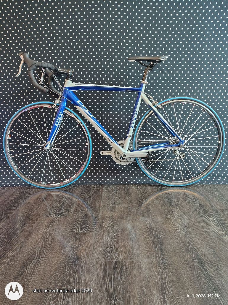 Used GT Custom Shimano Sora 2012 Road & Gravel, Blue — image 2 of 17