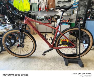 Tweedehands Focus Raven Shimano Deore XT 2023 Mountainbike — afbeelding 1 van 8
