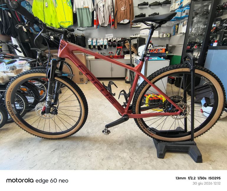 Used Focus Raven Shimano Deore XT 2023 Mountainbike, Red, 29 — image 1 of 8