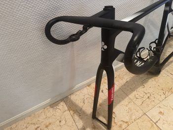 Used Colnago V4Rs Disc Dura-Ace Di2 9200 w/Fulcrum Racing Wind 400 Wheels 2024 Frameset 2024 Road & Gravel, Black — image 16 of 17