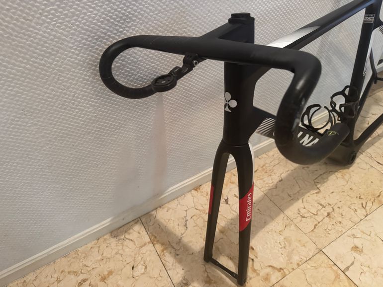 Used Colnago V4Rs Disc Dura-Ace Di2 9200 w/Fulcrum Racing Wind 400 Wheels 2024 Frameset 2024 Road & Gravel, Black — image 16 of 17