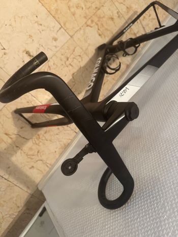 Used Colnago V4Rs Disc Dura-Ace Di2 9200 w/Fulcrum Racing Wind 400 Wheels 2024 Frameset 2024 Road & Gravel, Black — image 3 of 17