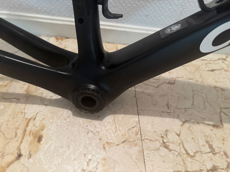 Used Colnago V4Rs Disc Dura-Ace Di2 9200 w/Fulcrum Racing Wind 400 Wheels 2024 Frameset 2024 Road & Gravel, Black — image 9 of 17
