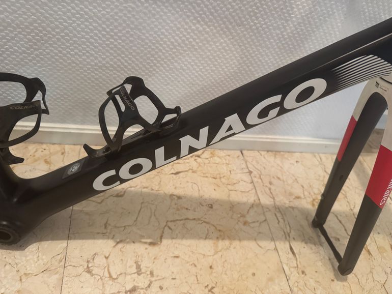 Used Colnago V4Rs Disc Dura-Ace Di2 9200 w/Fulcrum Racing Wind 400 Wheels 2024 Frameset 2024 Road & Gravel, Black — image 4 of 17