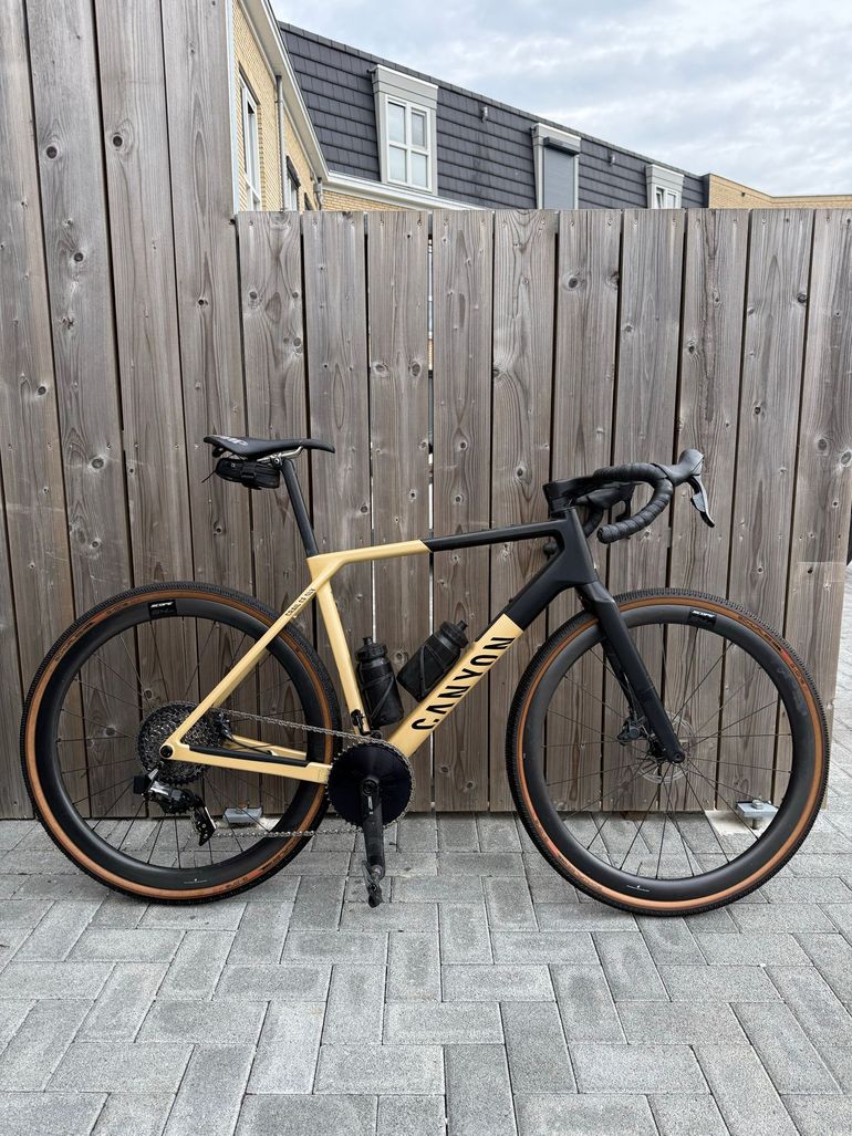 Použité Canyon Grail CF SLX 8 AXS 2024 2024 Road & Gravel — obrázek 1 z 9