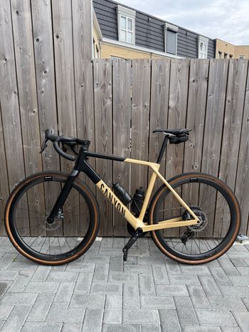 Použité Canyon Grail CF SLX 8 AXS 2024 2024 Road & Gravel — obrázek 6 z 9