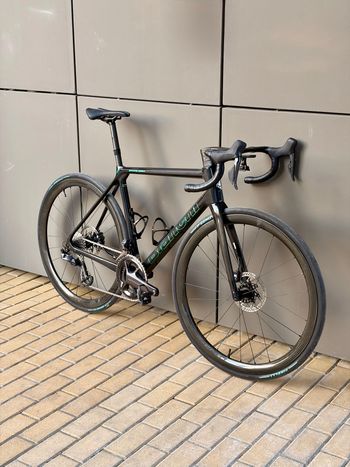 Used Bianchi Specialissima Ultegra Di2 2021 2021 Road & Gravel, Black — image 6 of 9
