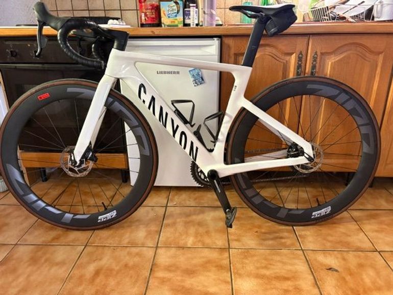 Canyon Aeroad CF SLX 8 AXS 2025 2025 Road & Gravel d'occasion — image 1 sur 42