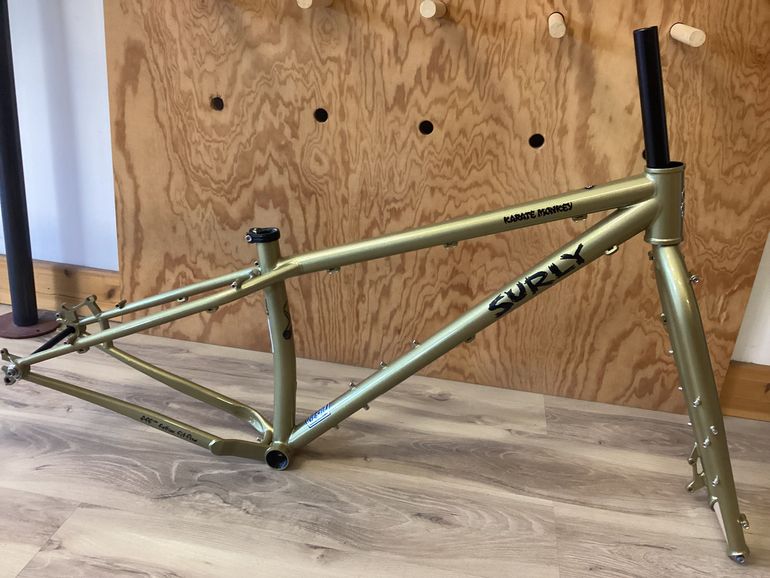 Used Surly Karate Monkey Frameset 2024 Frameset 2024 Mountainbike, Light Gray, 27.5 — image 2 of 5