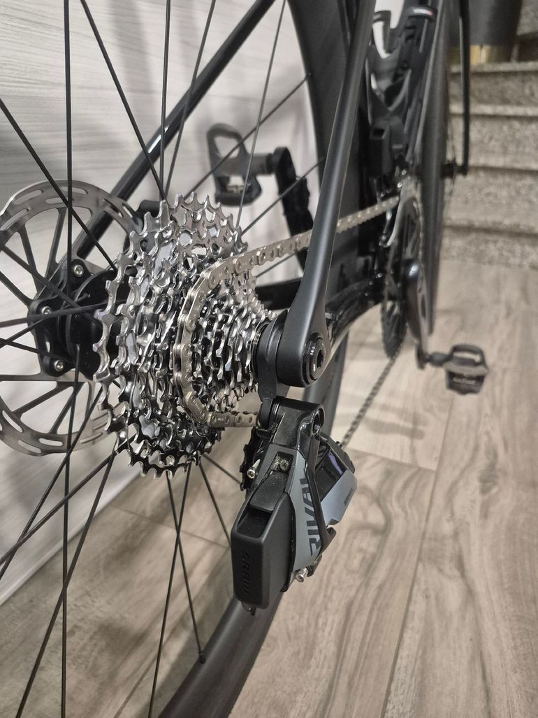 Used Trek Madone SL 6 AXS Gen 8 2027 2027 Road & Gravel, Black — image 3 of 9