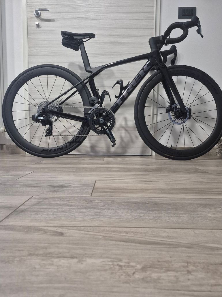 Used Trek Madone SL 6 AXS Gen 8 2027 2027 Road & Gravel, Black — image 1 of 9