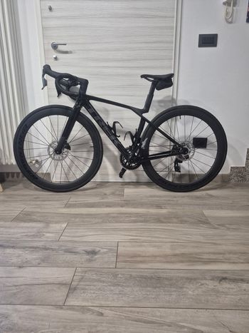 Used Trek Madone SL 6 AXS Gen 8 2027 2027 Road & Gravel, Black — image 2 of 9