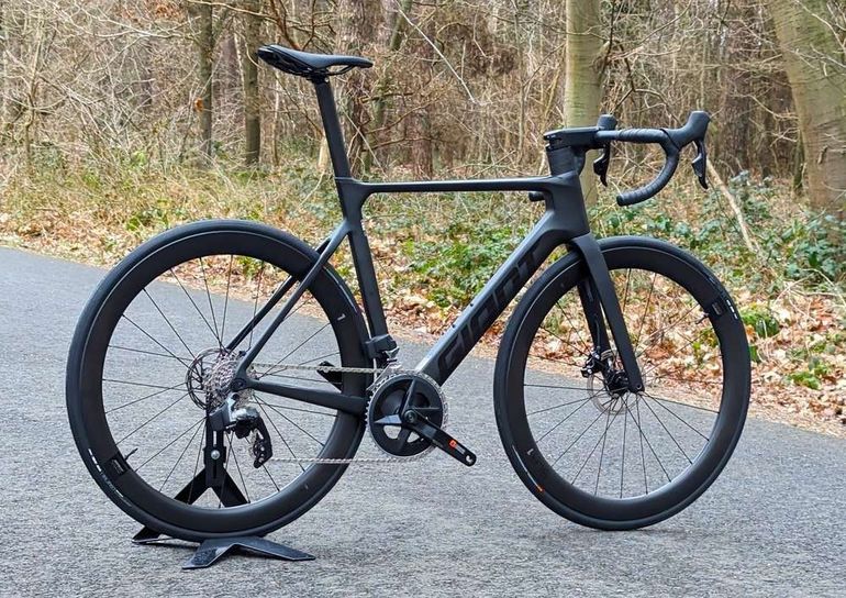 Used Giant Propel Advanced Pro 1 2024 2024 Road & Gravel, Black — image 1 of 3