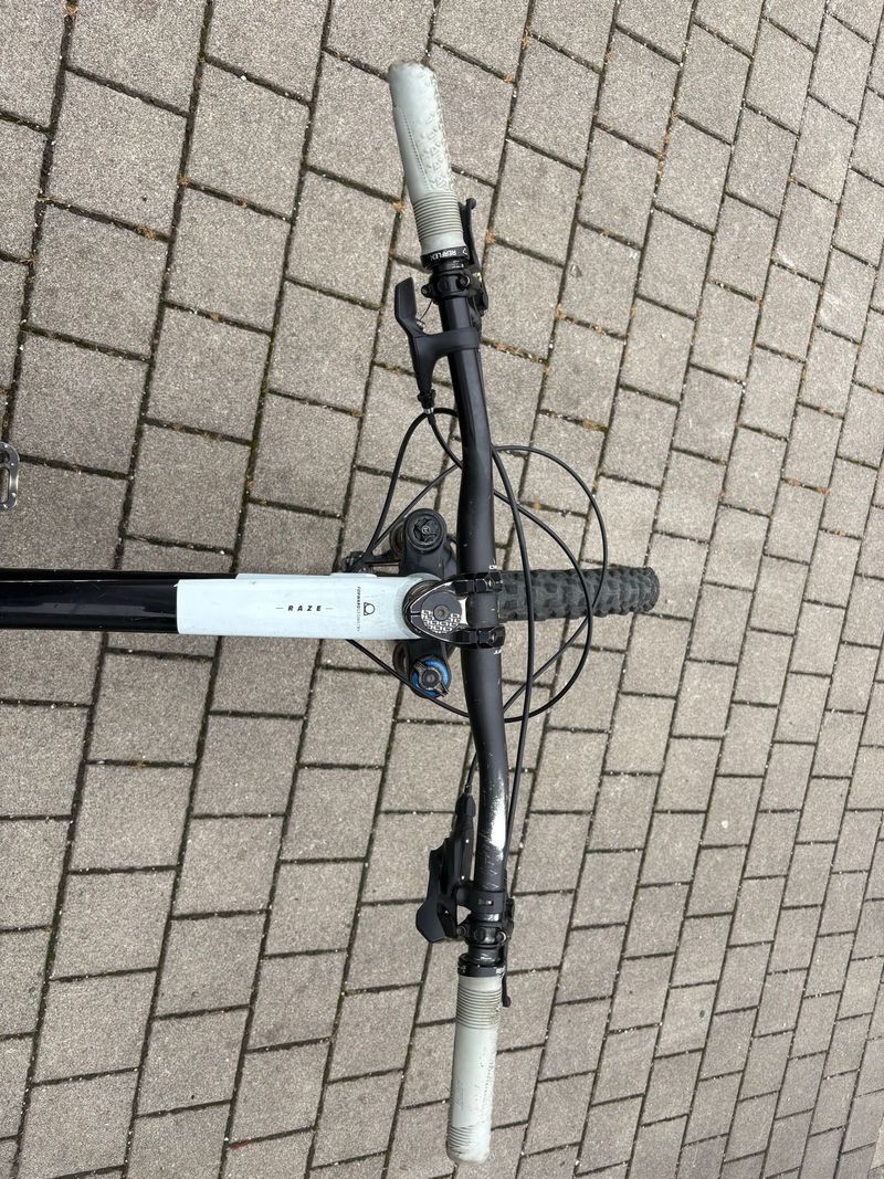 Tweedehands Mondraker RAZE 2023 2023 Mountainbike — afbeelding 11 van 23