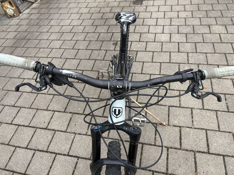 Tweedehands Mondraker RAZE 2023 2023 Mountainbike — afbeelding 12 van 23