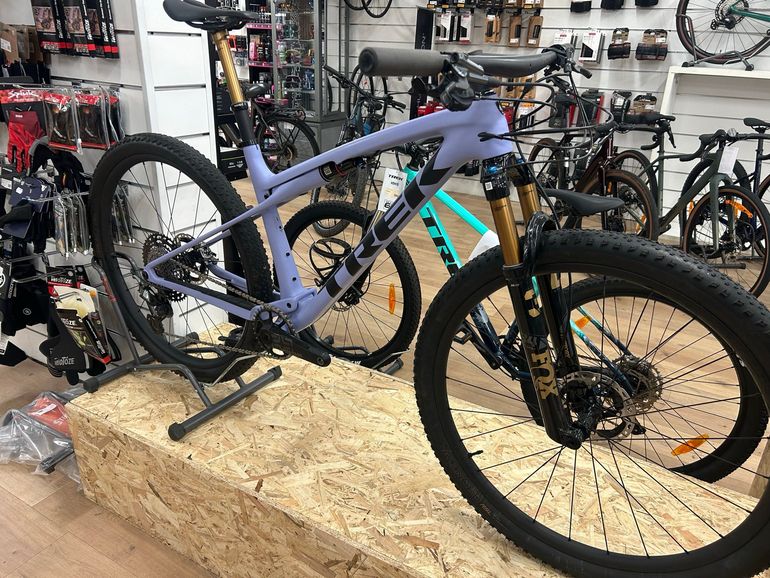 Used Trek Supercaliber SLR 9.9 XTR Gen 2 2025 2025 Mountainbike, Purple — image 4 of 4