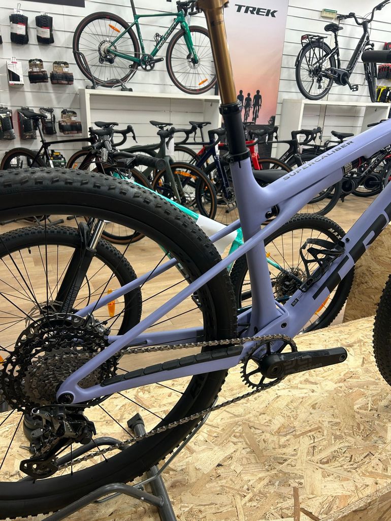 Used Trek Supercaliber SLR 9.9 XTR Gen 2 2025 2025 Mountainbike, Purple — image 3 of 4