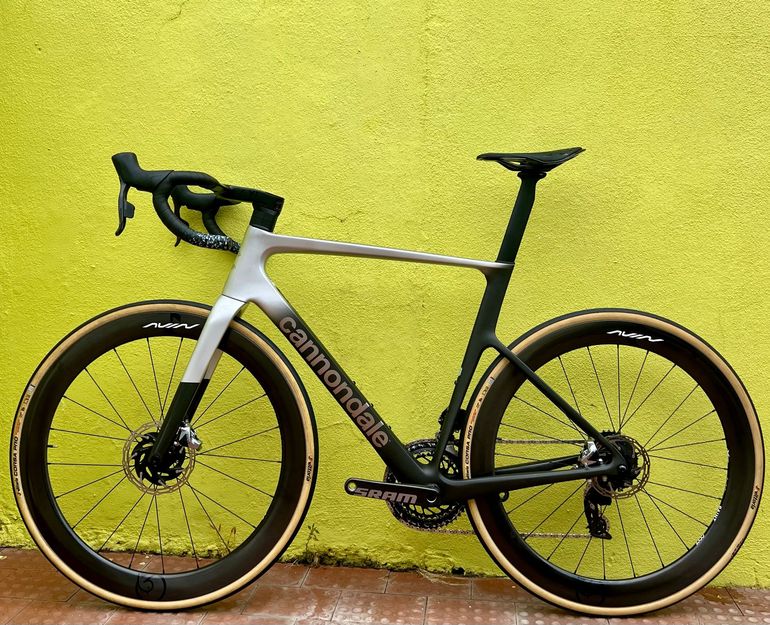 Used Cannondale SuperSix EVO SRAM Red eTap AXS 2025 Road & Gravel, Light Gray — image 2 of 8