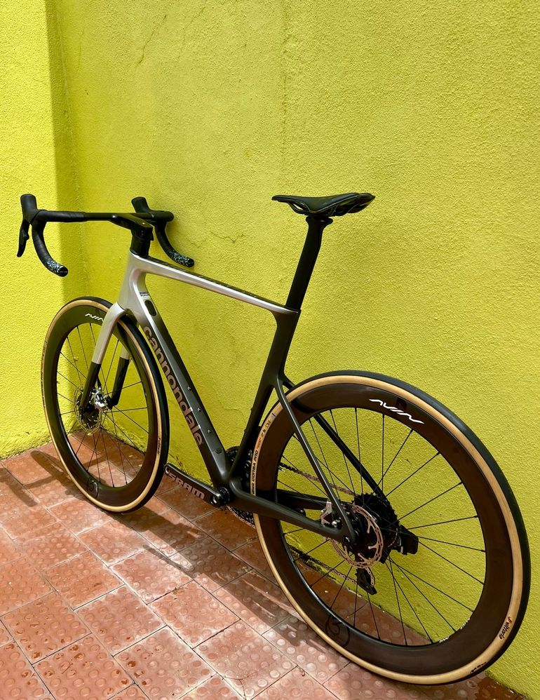 Used Cannondale SuperSix EVO SRAM Red eTap AXS 2025 Road & Gravel, Light Gray — image 6 of 8