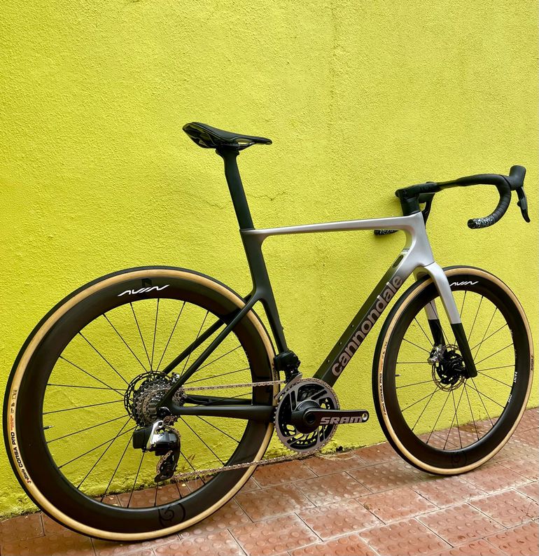 Used Cannondale SuperSix EVO SRAM Red eTap AXS 2025 Road & Gravel, Light Gray — image 5 of 8