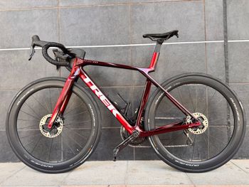 Używany Trek Madone SLR 9 Gen 8 2026 2026 Road & Gravel — zdjęcie 2 z 17