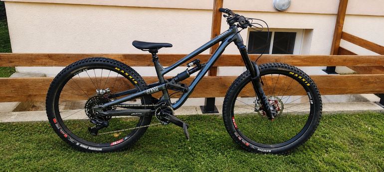 Used Commencal CLASH V3 SIGNATURE PURE 2027 2027 Mountainbike, Light Gray, 27.5 — image 1 of 3