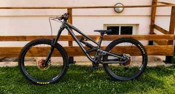 Used Commencal CLASH V3 SIGNATURE PURE 2027 2027 Mountainbike, Light Gray, 27.5 — image 2 of 3